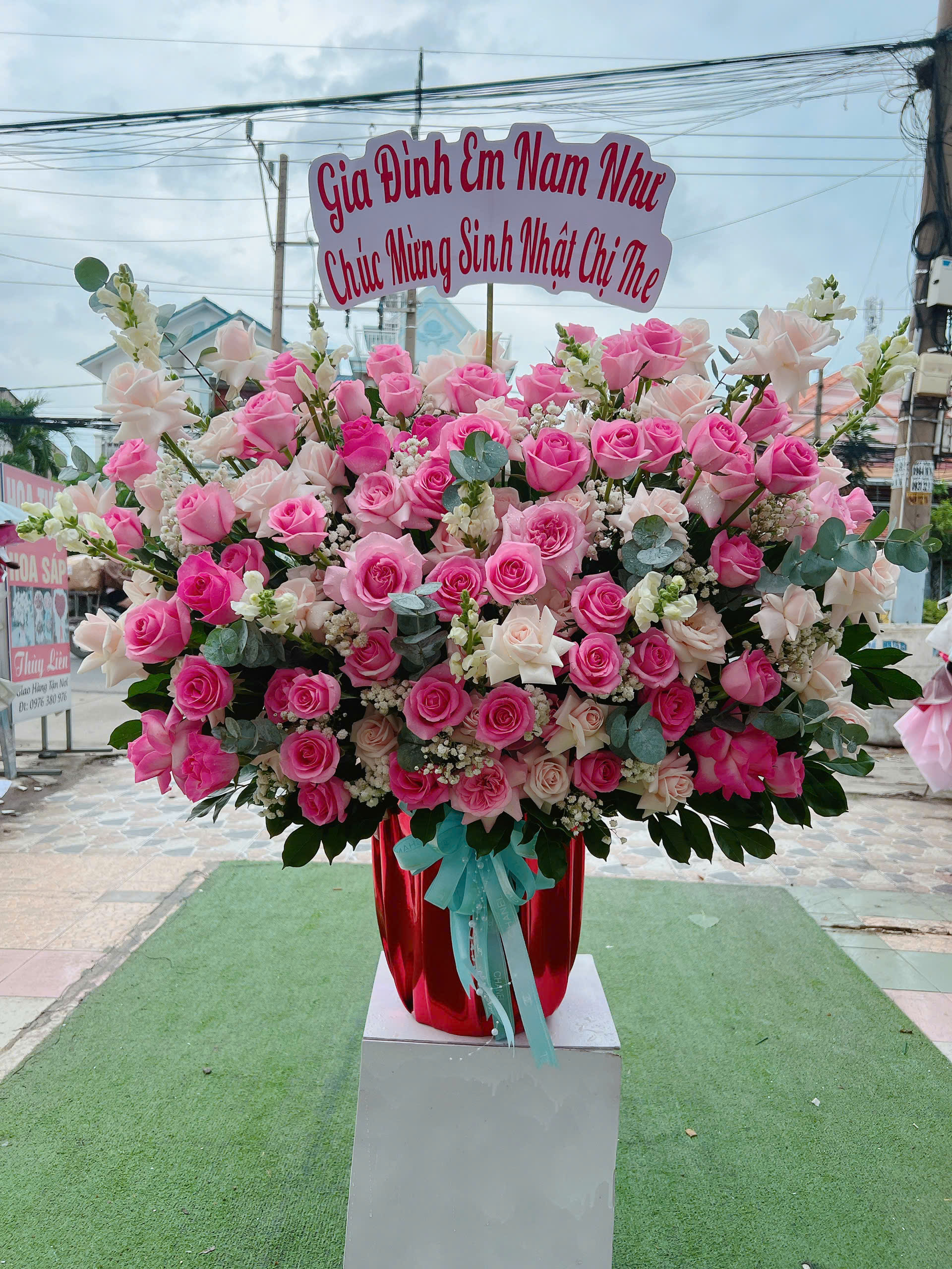 Kệ hoa khai trương Hồng Vận 037